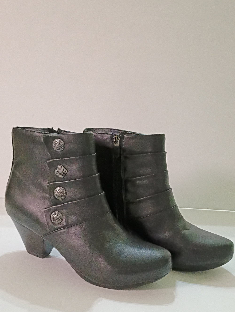 Dansko Black Leather Ankle Booties with Decorative Button Straps Size 38/8